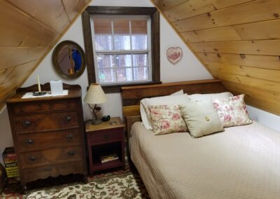 The Cottage at Ridgewood Farm - Loft Queen Bed